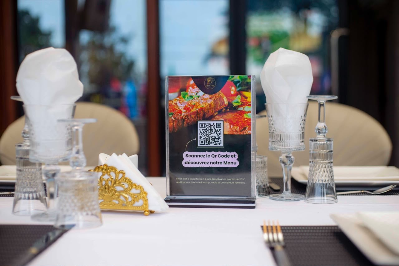 Présentoir QR code pour découvrir le menu à table