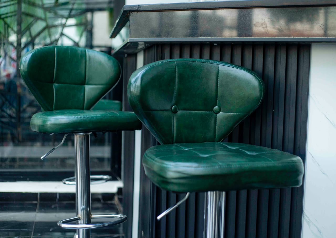 Tabourets de bar en cuir vert émeraude